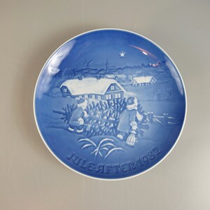 Vintage collection plate / Bing & Grondahl / Christmas Eve (Juleaften) / 1982 | Denmark | 80s