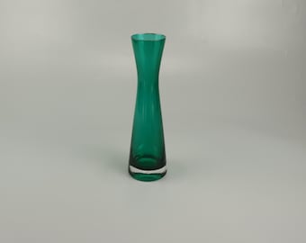 100% リサイクルガラス製のグリーンガラスの花瓶 | スペイン製