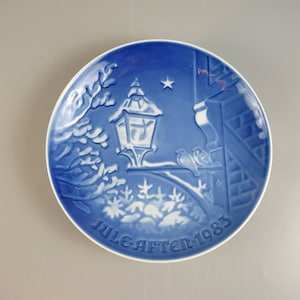 Vintage collection plate / Bing & Grondahl / Christmas Eve (Juleaften) / 1983 | Denmark | 80s