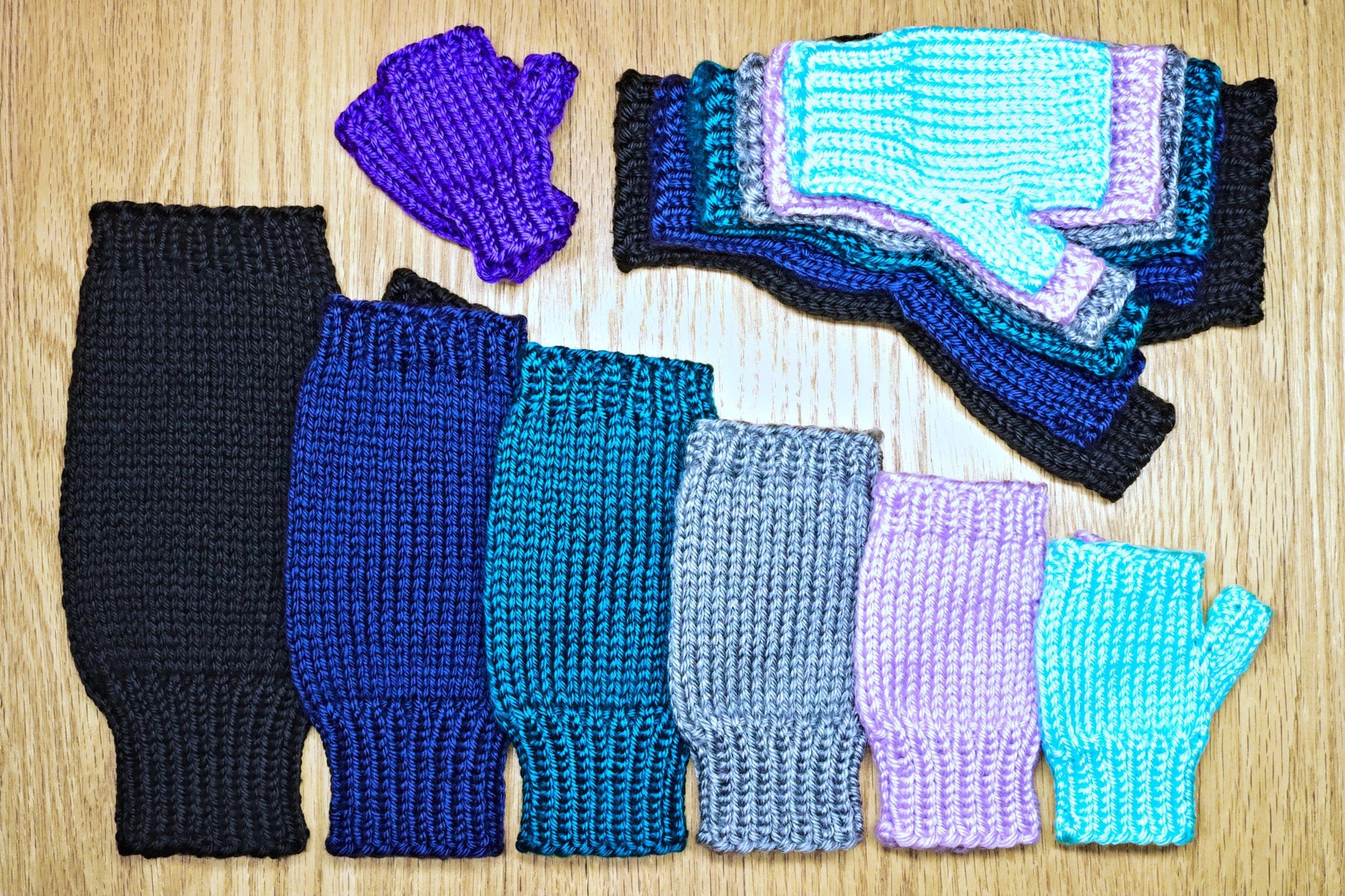 Craftabelle – Finger Knit Creation Kit – Beginner Knitting Kit