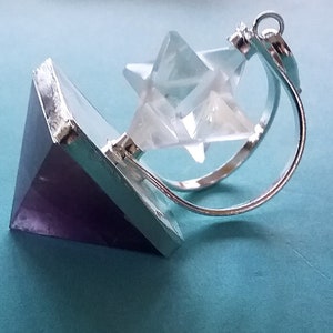 Kvartskristall Merkaba-hänge: Snurrande silverametistpyramidhalsband