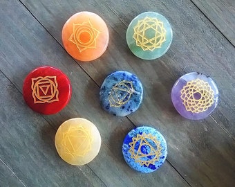 Set di cristalli chakra incisi: collezione di pietre curative da 7 pezzi