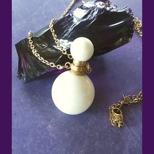 Rare HAWAIIAN PEARL Urn Necklace, Cremation Jewelry, 75 Carat Tridacna Pearl Urn Memorial Necklace, Ashes Keepsake, White Pearl Urn Necklace