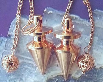Péndulo De Radiestesia De Latón Dorado | Forma De Peonza Con Cadena De 22 Cm | Universal Para Adivinación Y Geobiología | Incluye Bolsa Y E-book