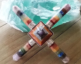 Generatore di energia per piramide di cristallo chakra grande con argento