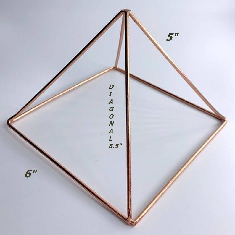 K&ouml;nnte beinhalten: Eine Pyramide aus Kupferdraht mit einer Seitenl&auml;nge von 5 Zoll und einer Grundfl&auml;che von 6 Zoll. Die Diagonale der Grundfl&auml;che betr&auml;gt 8,5 Zoll.