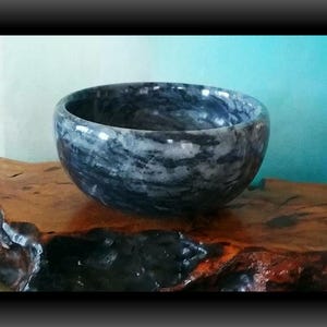 Cuenco de cristal de ónix negro: cuenco de altar pulido con estrías grises