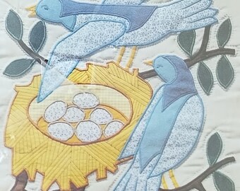 Patrón Nido de Primavera para pájaros y huevos aplicados en un nido de Yours Truly #3041 (1979) SELLADO K6403