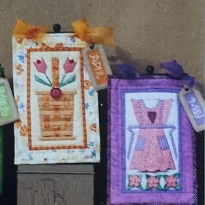 Spring on the Docket pattern for Month-by-month quilted Mini-banners from HearthSewn Patterns #HSN188 (2010)  K6441