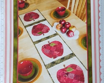 Patchwork Apple table runner pattern designed by Jennifer Bosworth for Shabby Fabrics #SF48586 (2013)  K5815