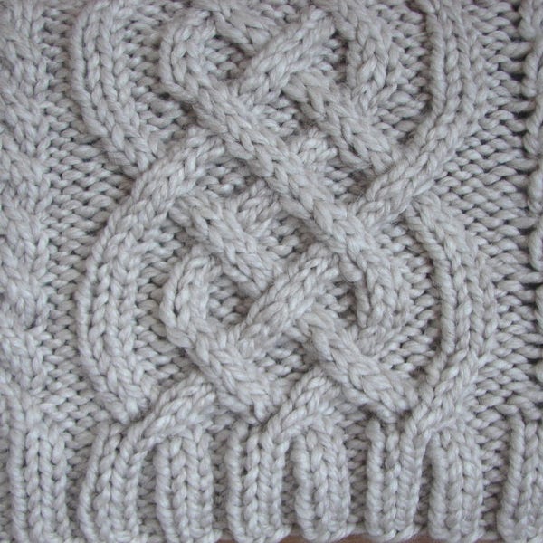 Knitting pattern lap top cover Celtic braid - Irish cable knit case tutorial - knit pattern chunky Aran sleeve Celtic knot bulky lap top bag