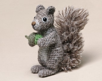 Crochet pattern for Floof, realistic crochet squirrel amigurumi - Instant download PDF File