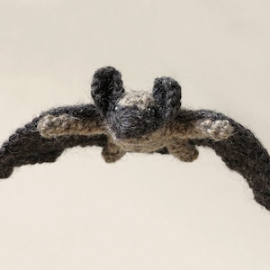 Häkelanleitung für Mr. Batty die realistische Häkelfledermaus - Sofort download PDF Datei