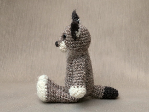 タフス編みの編みぐるみパターン、編みぐるみのオオヤマネコ、大きな猫