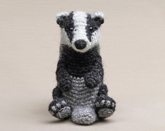 Crochet pattern for Flunsie, realistic crochet badger amigurumi - Instant download PDF File