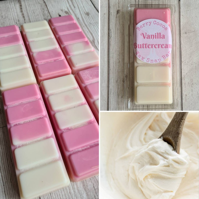 Pode incluir: Barras de cera para derreter rosa e branca com o texto "Berry Cocoa Vanilla Buttercream Wax Snap Bar" na a barra superior. As barras est&atilde;o dispostas em uma grade e est&atilde;o sobre uma superf&iacute;cie de madeira. Um close-up de um glac&ecirc; branco com uma colher de madeira nele.