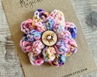 Be kind brooch, crochet flower brooch, bee design, custom colour, hand dyed yarn