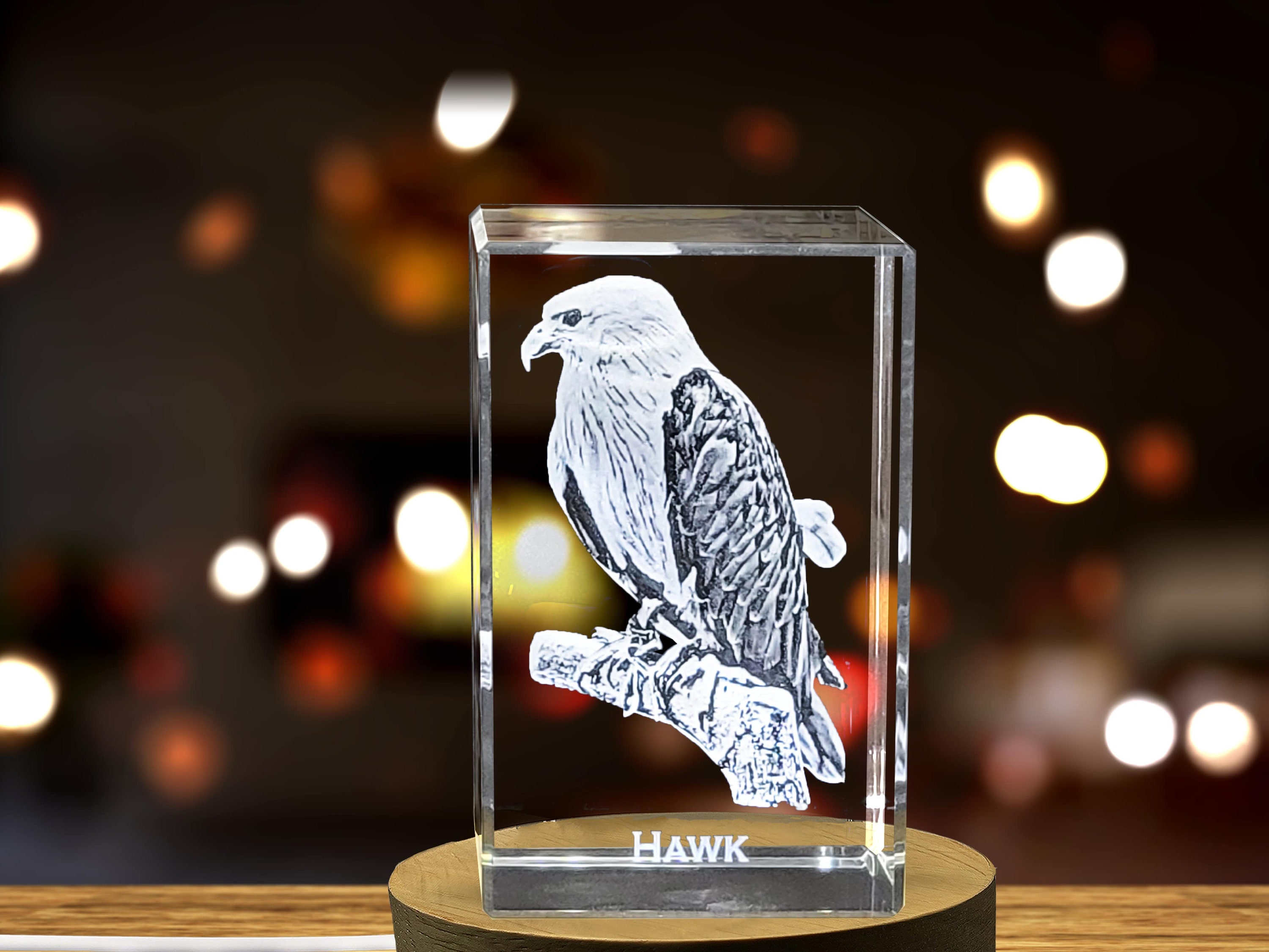立教大学 卒業記念 クリスタル置物 雄大な鷹のクリスタル彫刻 |エアリアルハンターでエッチングされた絶妙