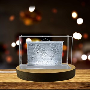 Sculpture de carte en cristal superbement conçue – Un paysage géographique détaillé