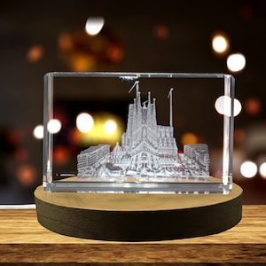 Recuerdo de recuerdo de cristal grabado en 3D de la Sagrada Familia