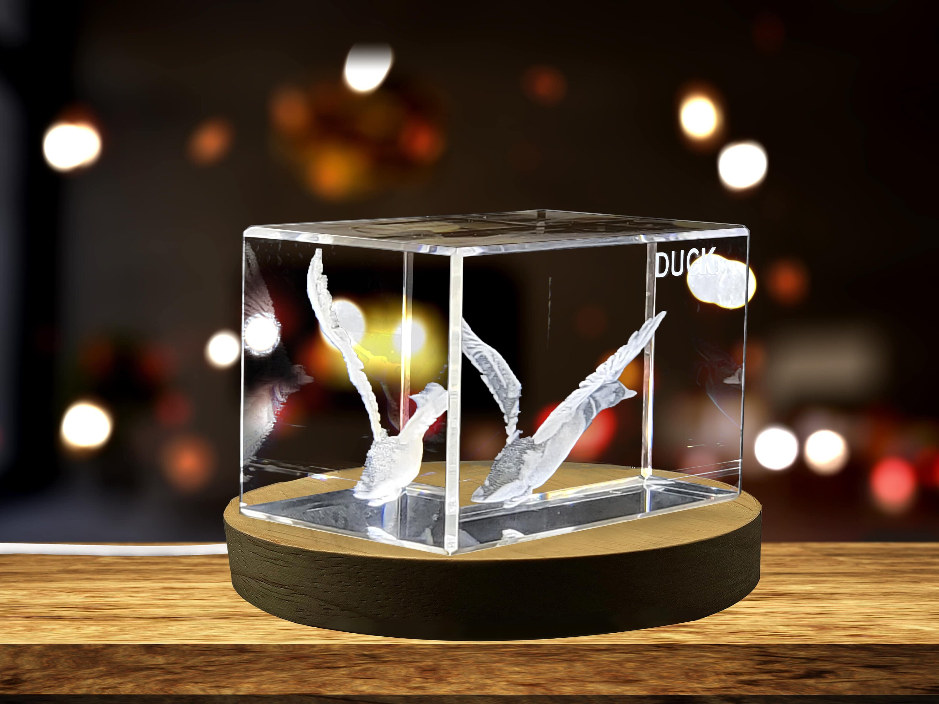 M696 オブジェ　置物 Beautiful 3D Engraved Crystal of a Majestic Duck - Perfect