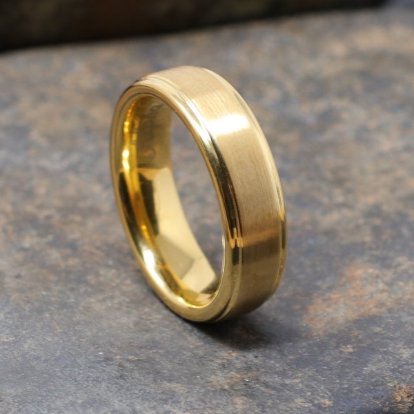 Alianza de boda de tungsteno chapada en oro de 6 mm, acabado satinado, grabado gratuito, ajuste cómodo, anillo de oro amarillo, alianza de boda para hombre, anillo de promesa