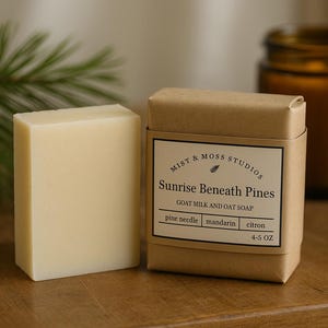 Sunrise Beneath Pines – Savon naturel au lait de chèvre et à l&#39;avoine | Parfum de pin et d&#39;agrumes, fabriqué dans le PNW