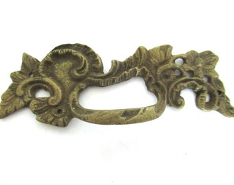 Antique Brass Drawer Pull, Cabinet hardware. #7DCG21K55