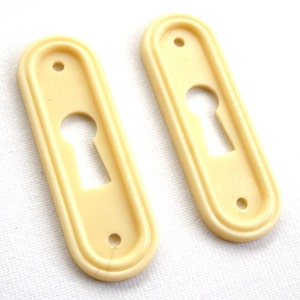 1 Vintage Keyhole cover plastic rounded escutcheon keyhole frame / plate. 642G73K18 image 3