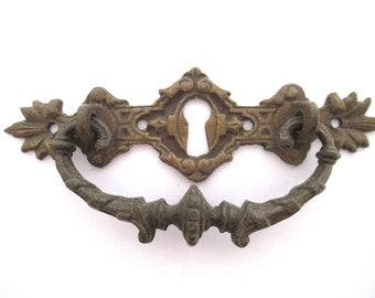 1 (ONE) Antique Solid brass Ornate Drawer Handle, Drawer Drop Pull. #7DCG32K52