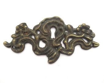 Keyhole frame - escutcheon - antique brass key hole cover - plate - floral - furniture hardware. #904G13K6