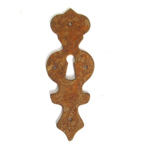 Vintage Rusty metal Escutcheon, keyhole cover, 5 5/16 inches. #905G3CK3