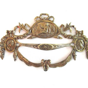 Antique brass drawer handle. Ornamental furniture applique. Cherub, Putti embellishment. Restoration hardware. #9C5G72K5
