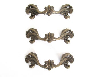 Vintage drawer pulls with leaf handles - cabinet pulls - set of 3 - furniture hardware. #8A4G7DK10