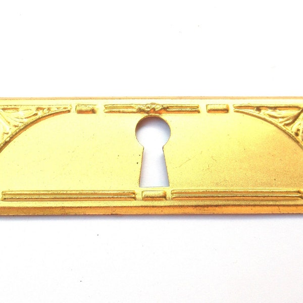1 (ONE) Vintage Brass Escutcheon, keyhole cover. #7DCG28K2