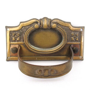 Maniglia del cassetto vintage in ottone, tiretto, mostrina. #7D7G1EK3