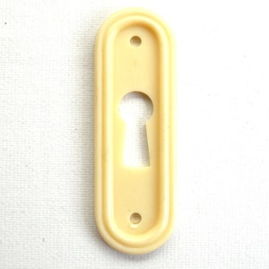 1 Vintage Keyhole cover plastic rounded escutcheon keyhole frame / plate. 642G73K18 image 1