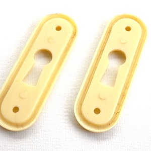 1 Vintage Keyhole cover plastic rounded escutcheon keyhole frame / plate. 642G73K18 image 4