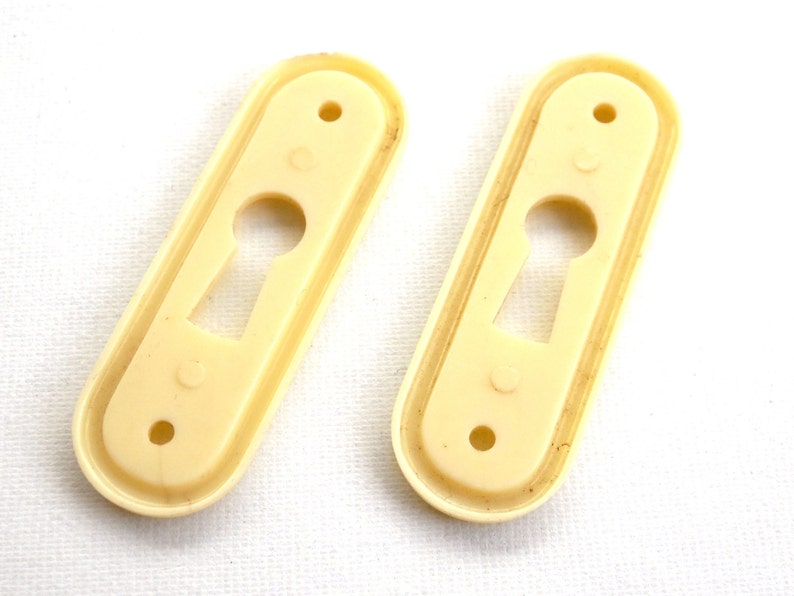 1 Vintage Keyhole cover plastic rounded escutcheon keyhole frame / plate. 642G73K18 image 4