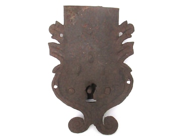 Primitive antique 18th century hand wrought iron lock. #908G1F4K1E