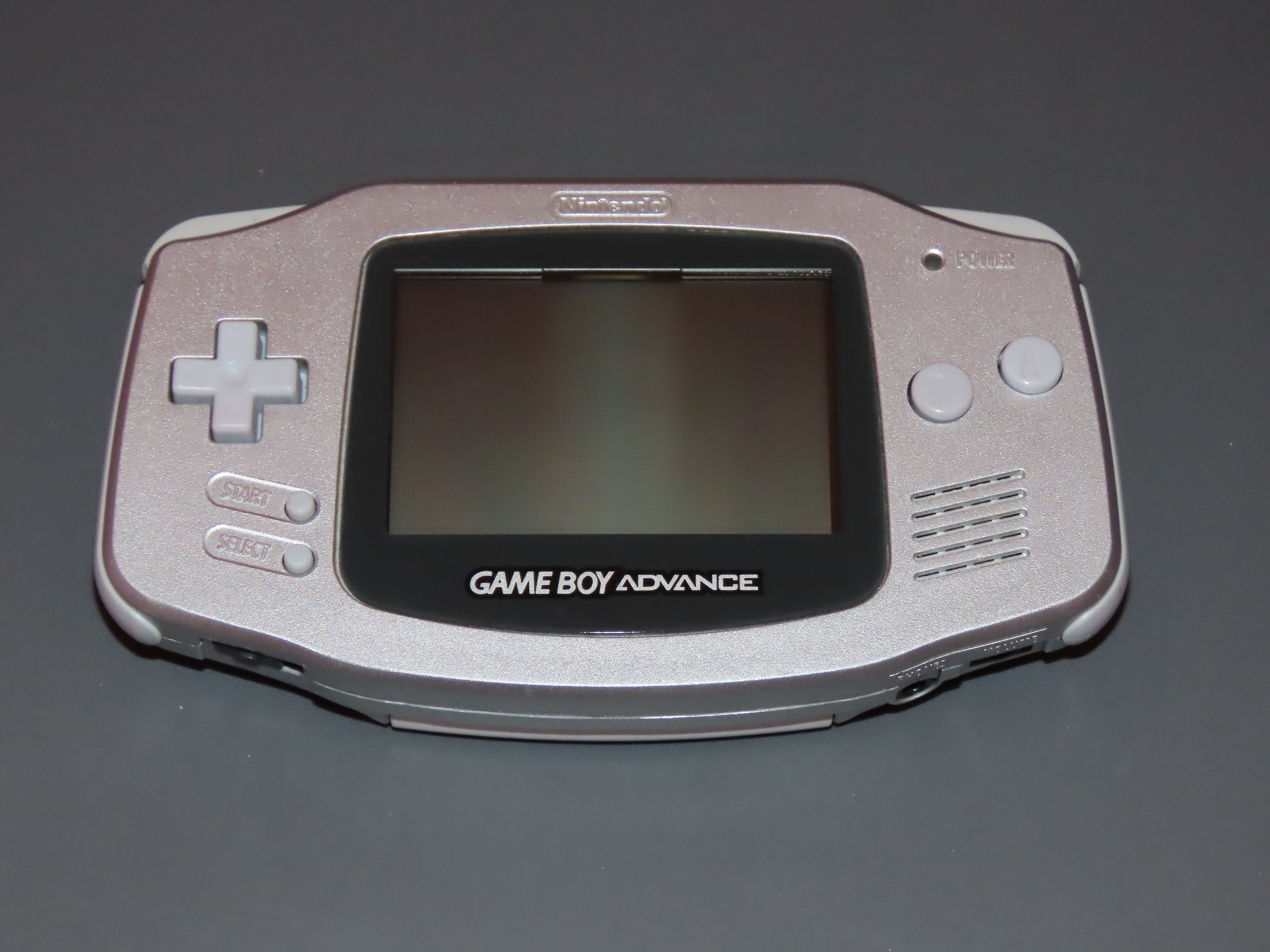 GameBoy Advance System Platinum Silver - Limited Edition