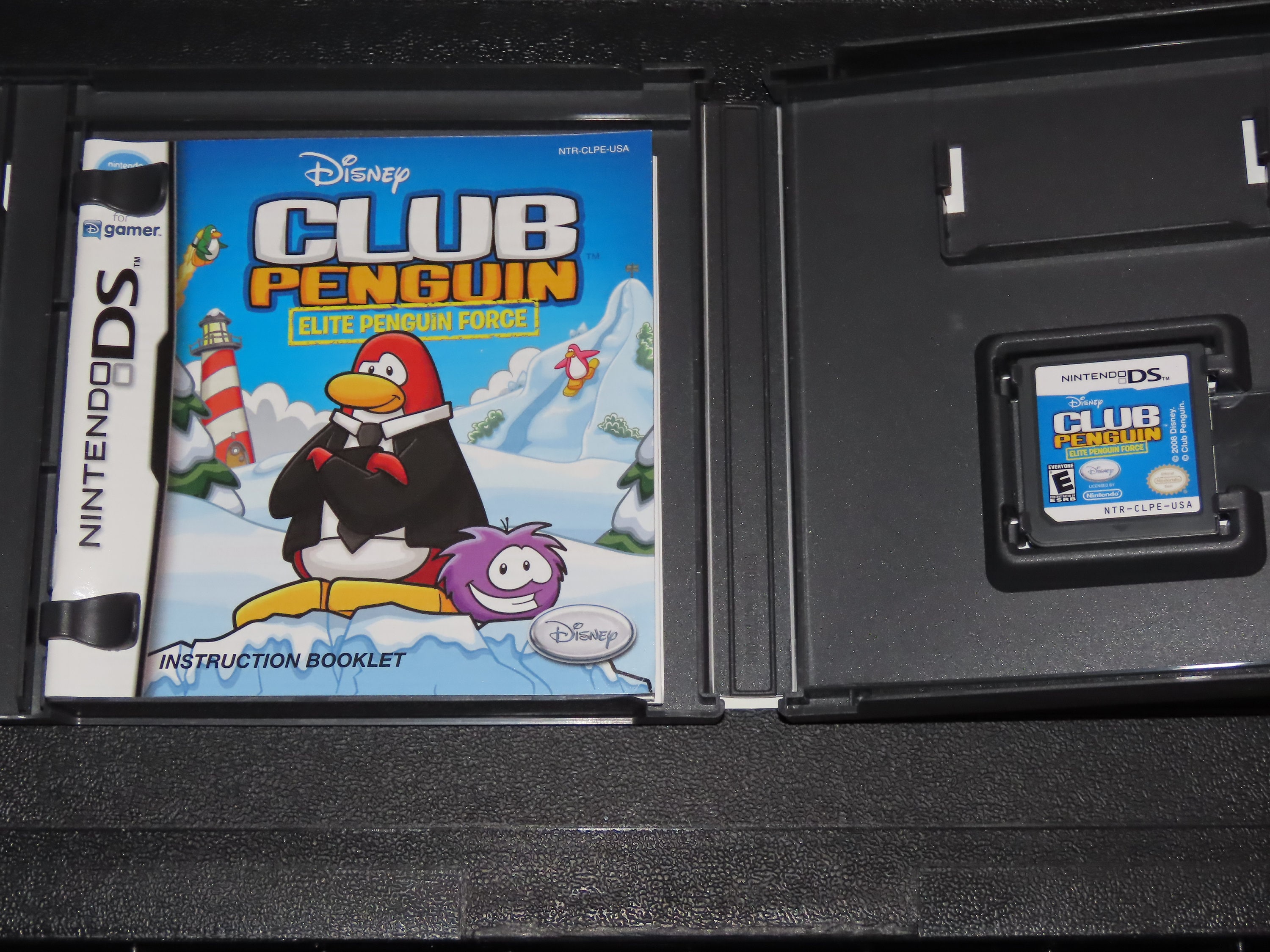 Club Penguin: Elite Penguin Force (Nintendo DS) Game Used Tested Works