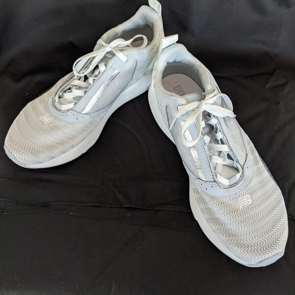 Brand New New Balance Dynasoft White Women's Size 8.5 Sneaker/ Tennis Shoes, never been worn