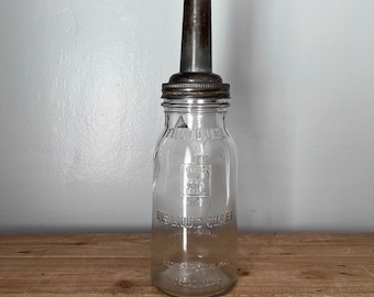 Co Spout & Cap Glass Motor Oil Bottle with Tin Master Mfg Details about   Tiolene 1 Qt 