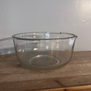 Large Glass Mixing Bowl With Pouring Lip 