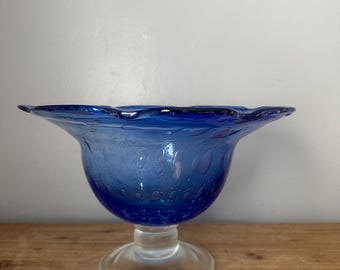Grande ciotola con piedistallo in vetro artistico blu