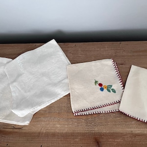 2 sets of vintage handkerchiefs- 1 set embroidered