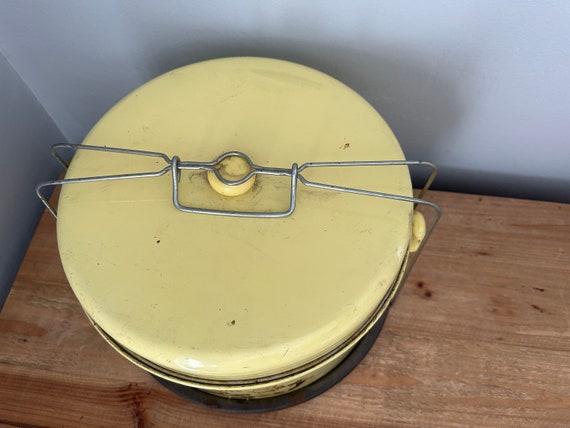 1950's yellow aluminum cake carrier - image 5