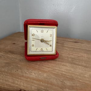 Réveil pliable de voyage vintage Cliff, Allemagne de l'Ouest avec étui en cuir rouge - je ne sais pas si cela fonctionne
