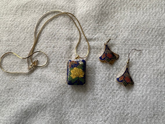 Cloisonne pill case locket and earrings - image 6